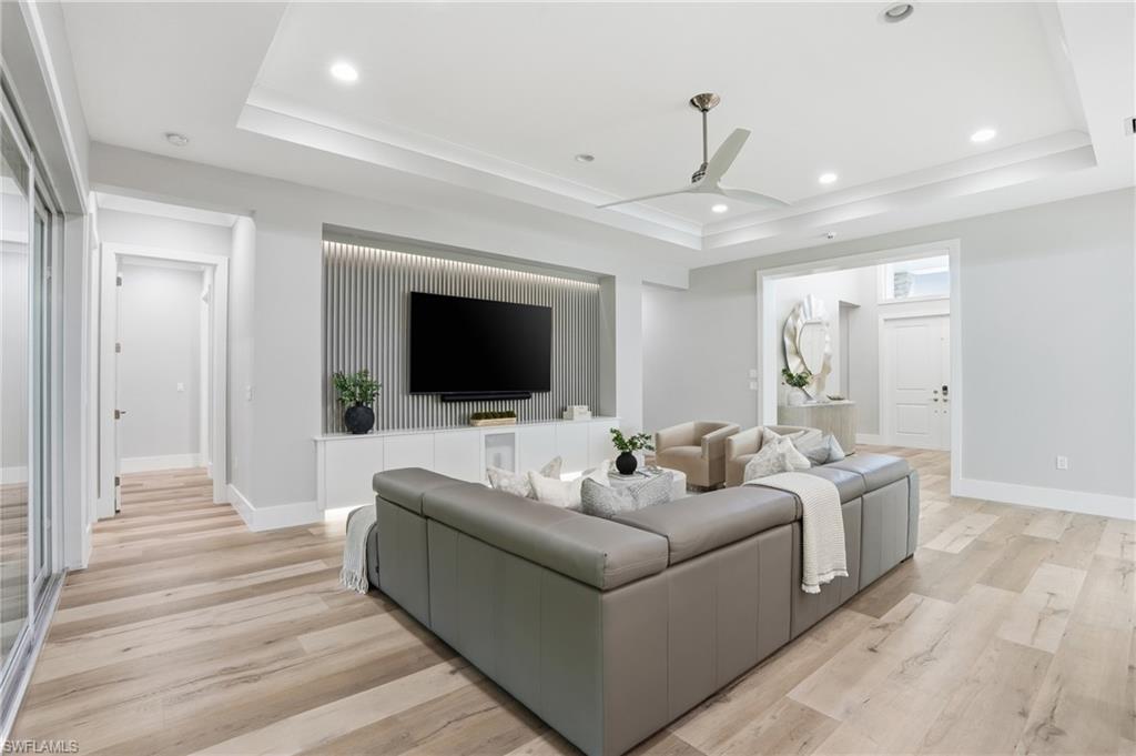 VALENCIA TRAILS - Residential