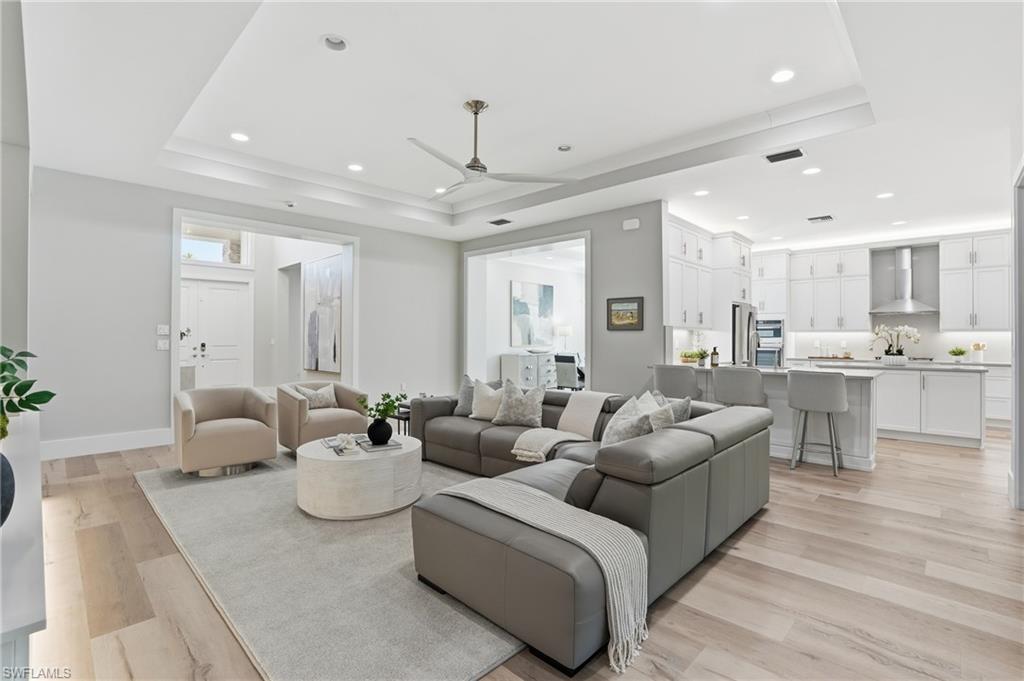 VALENCIA TRAILS - Residential