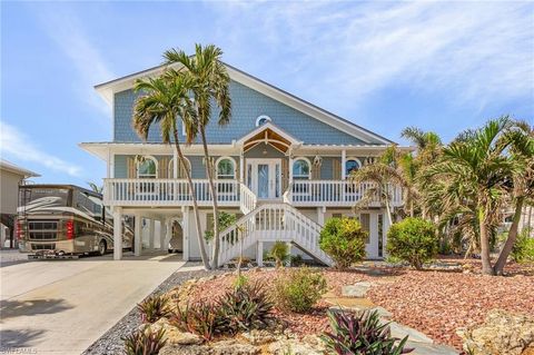 2357 Sapodilla LN ST. JAMES CITY FL 33956