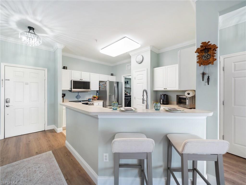 ROYAL POINTE - Residential