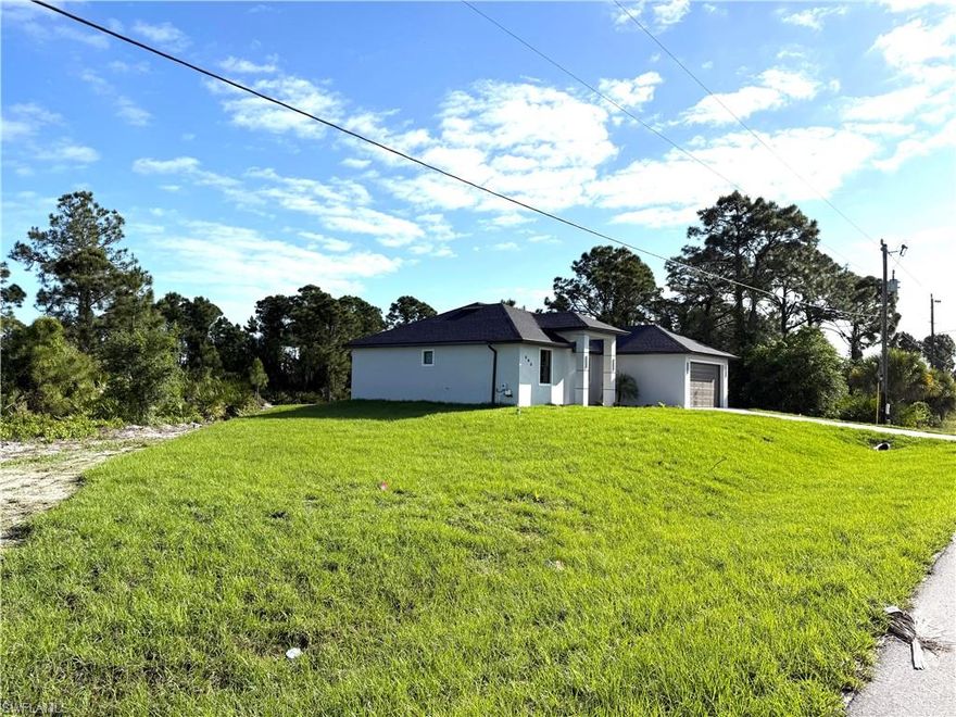 New Home in oversize corner lot, perfect Home to build your Family, Impact windows and doors, very near to SR-82, easy access to Fort Myers, seller is very Motivated and is offering help with closing cost.