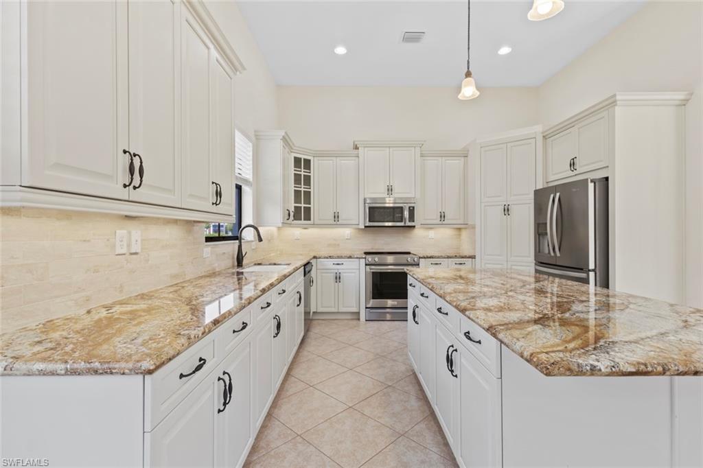5453 Ferrari AVE
