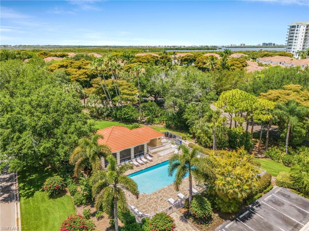 THE HAMPTONS - Residential