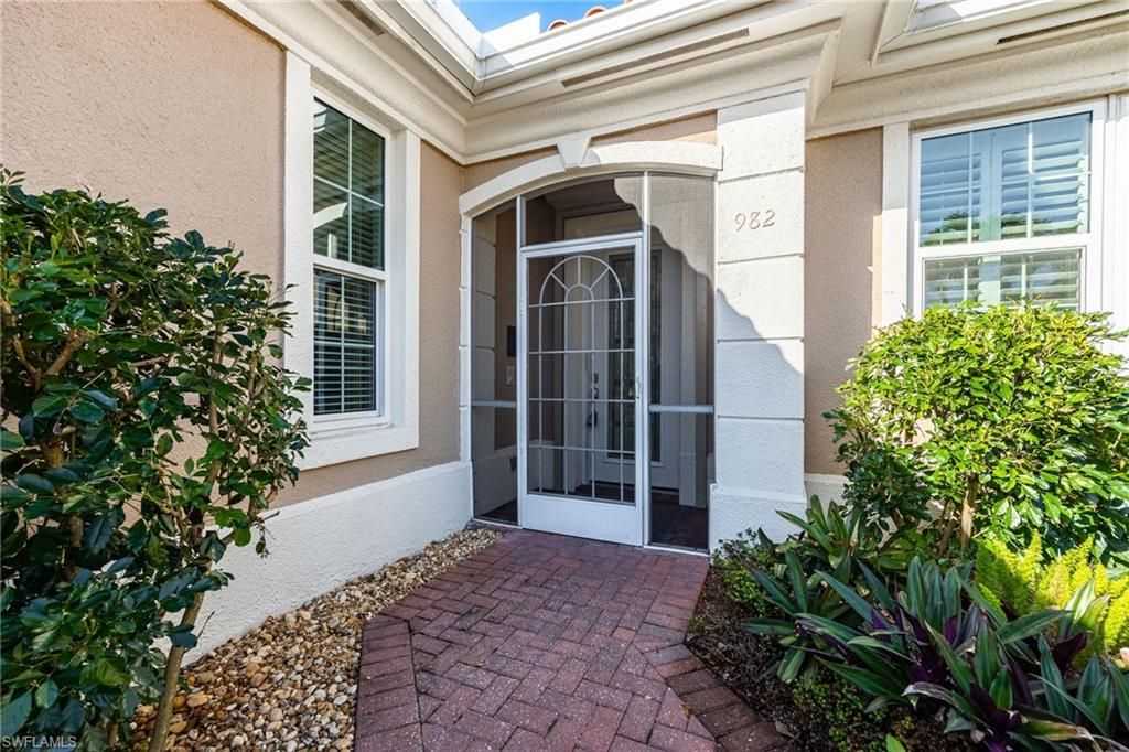 Photo of 982 Fountain RUN, NAPLES, FL 34119 (MLS # 226008976)