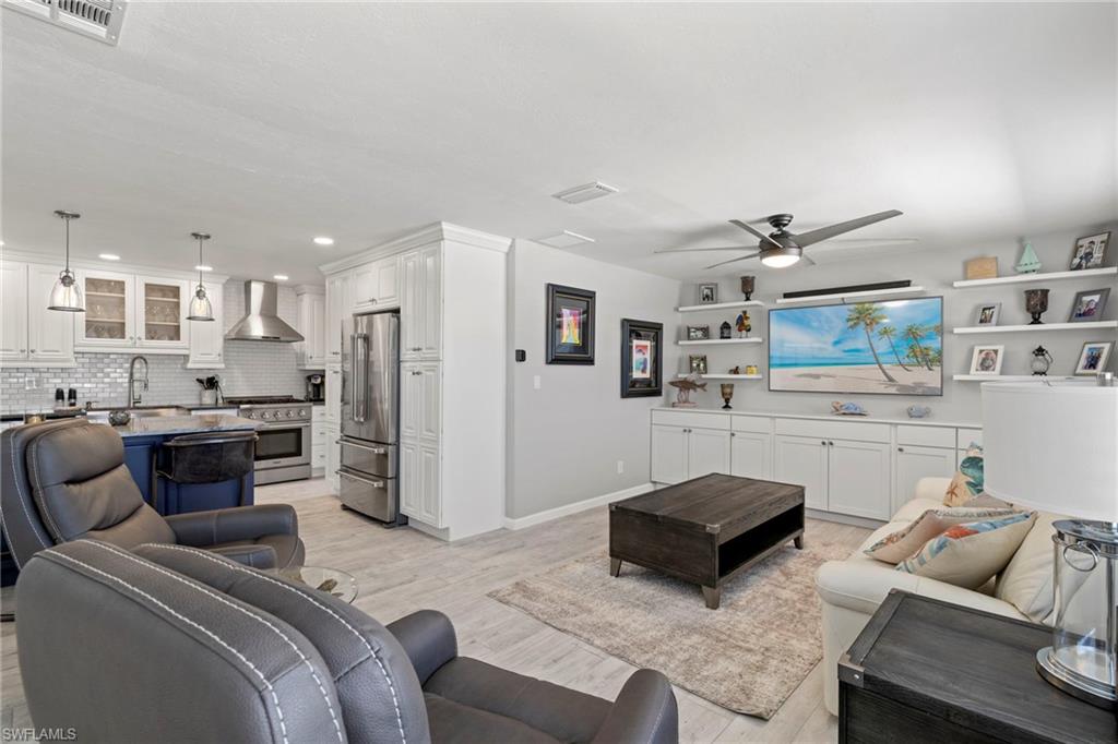 CHARLOTTE SHORES - Residential