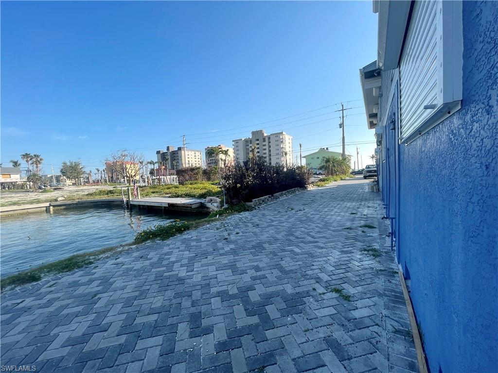 ISLAND SHORES - Residential