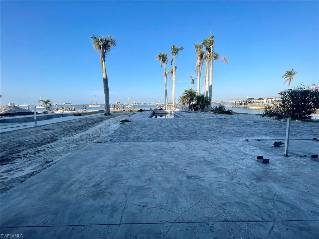 ISLAND SHORES - Residential