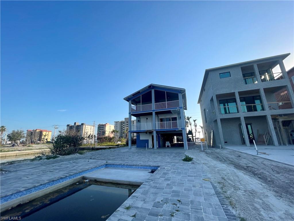 ISLAND SHORES - Residential