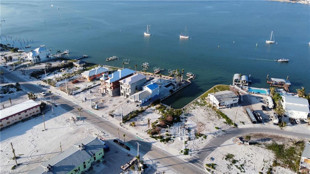 ISLAND SHORES - Residential