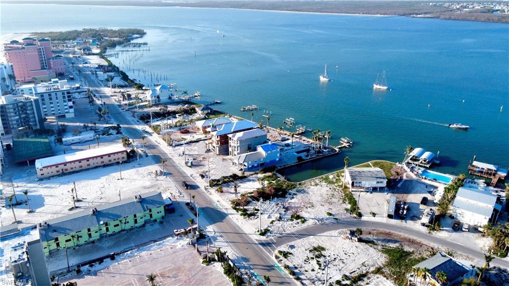 ISLAND SHORES - Residential