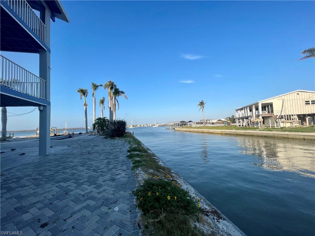 ISLAND SHORES - Residential