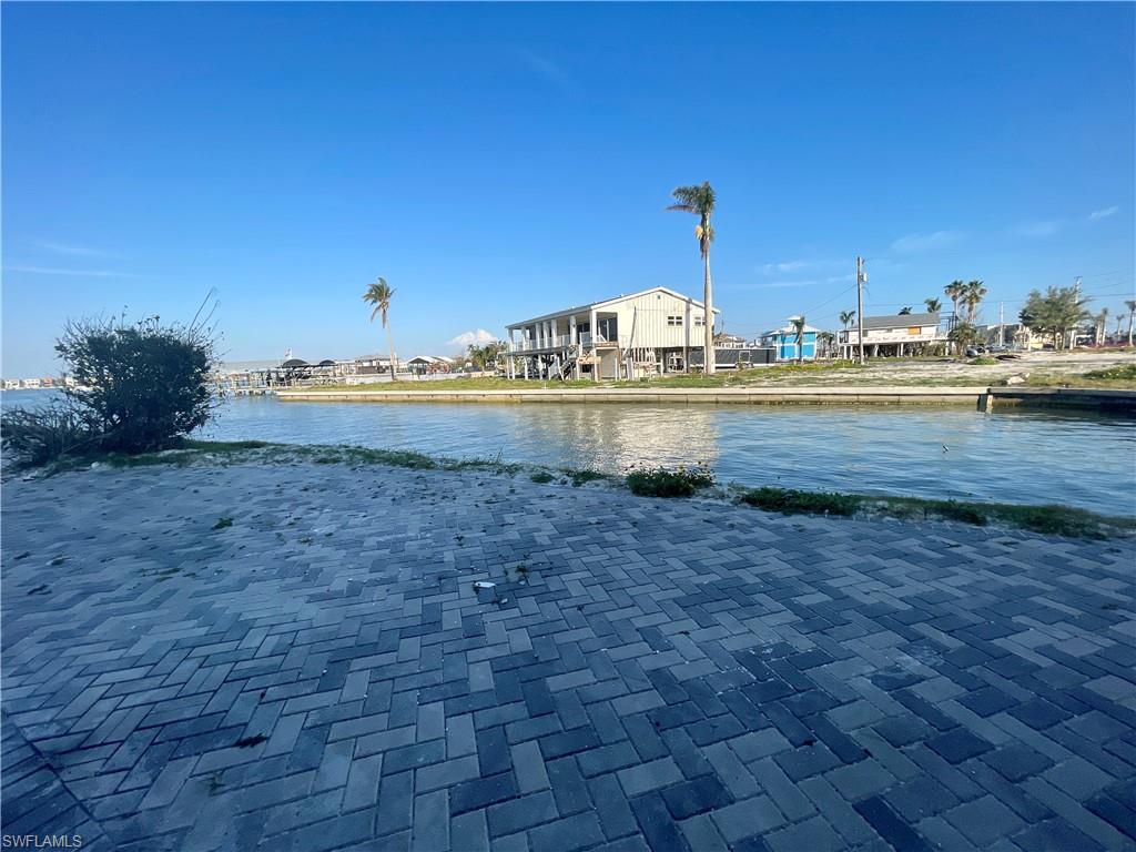 ISLAND SHORES - Residential