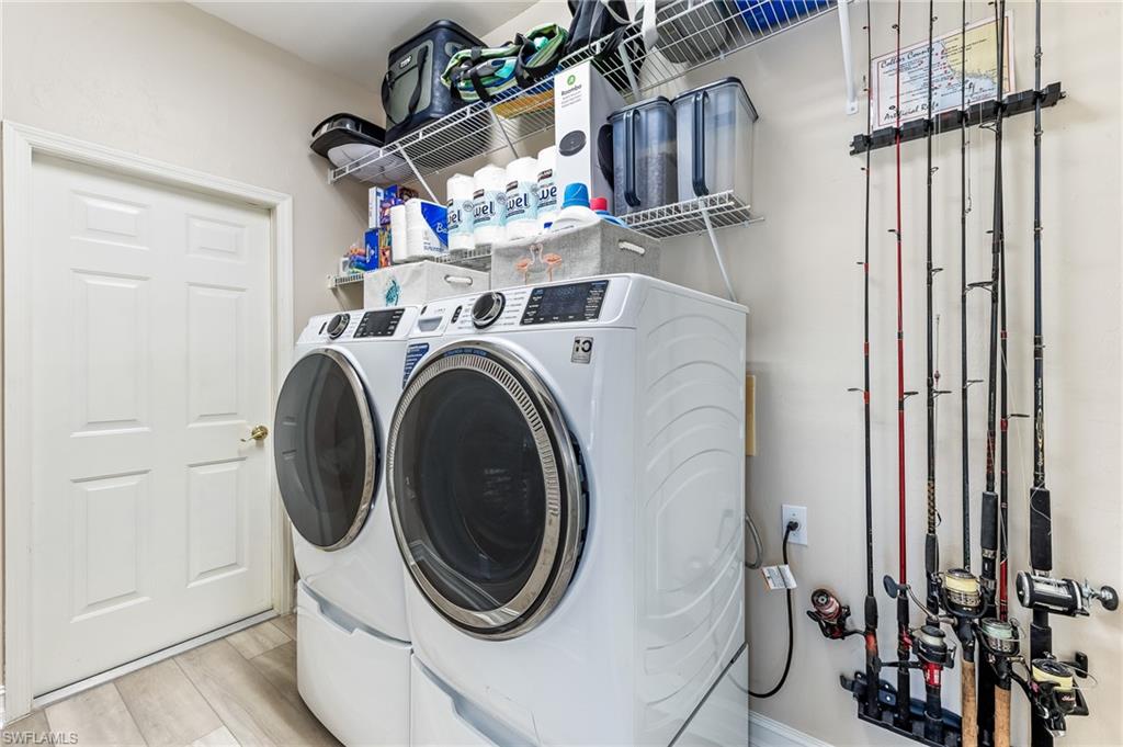 PARADISE VILLAGE - Residential