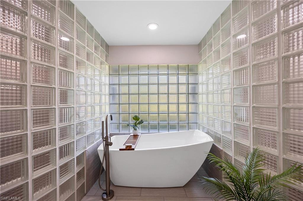 MOORINGS - Residential