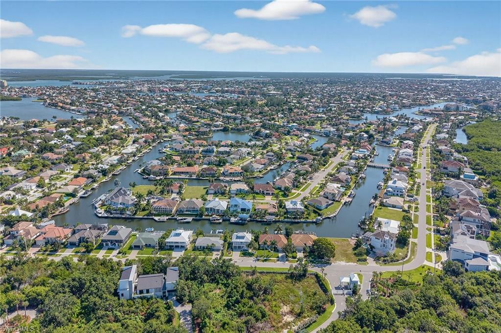 HIDEAWAY BEACH - Land