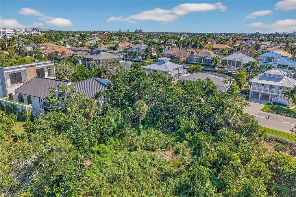 HIDEAWAY BEACH - Land