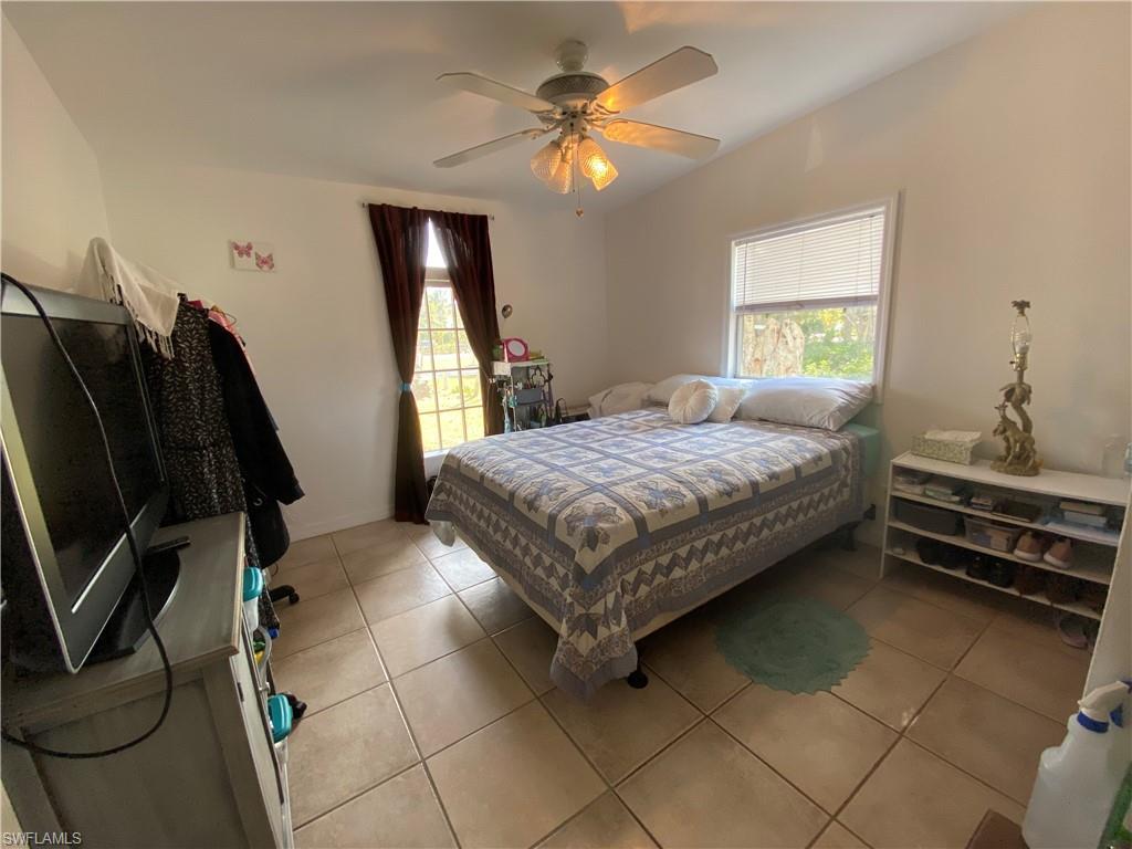 NAPLES MANOR - Residential