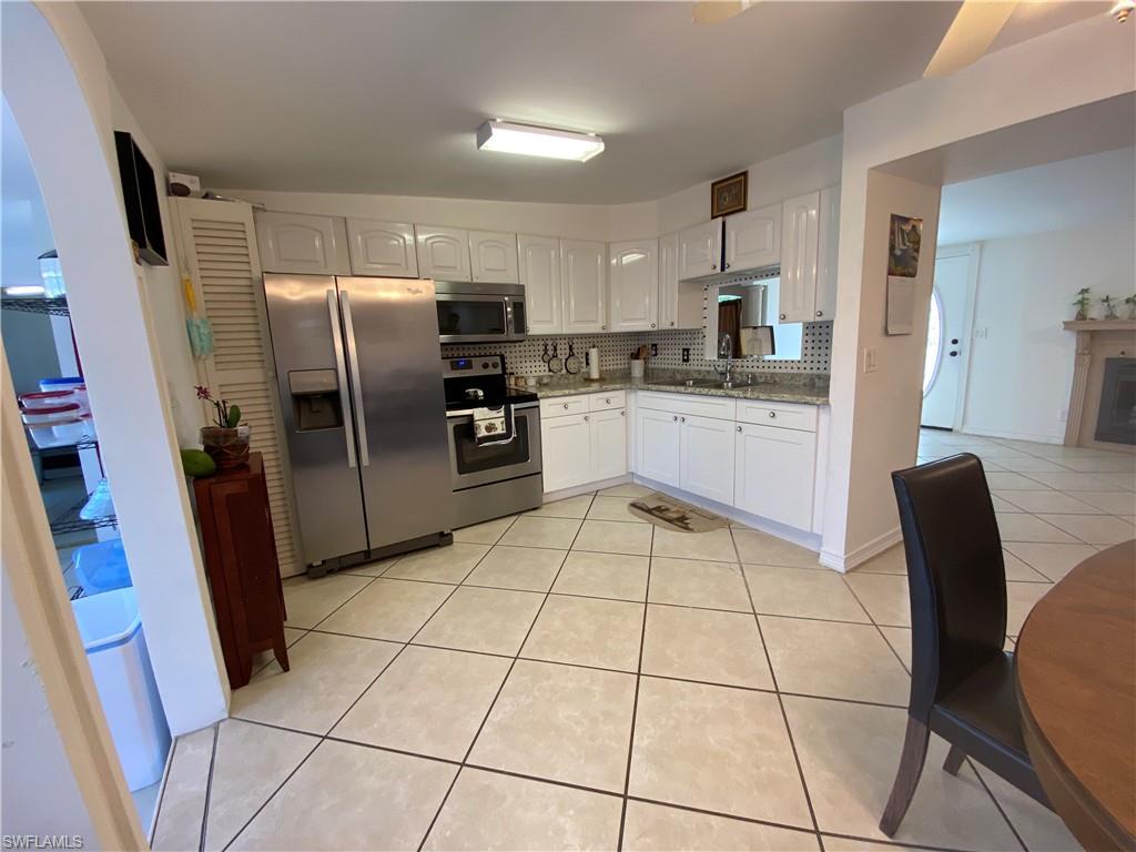 NAPLES MANOR - Residential