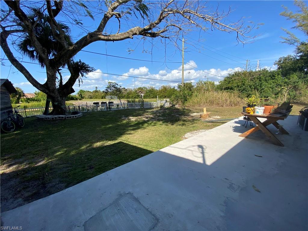 NAPLES MANOR - Residential