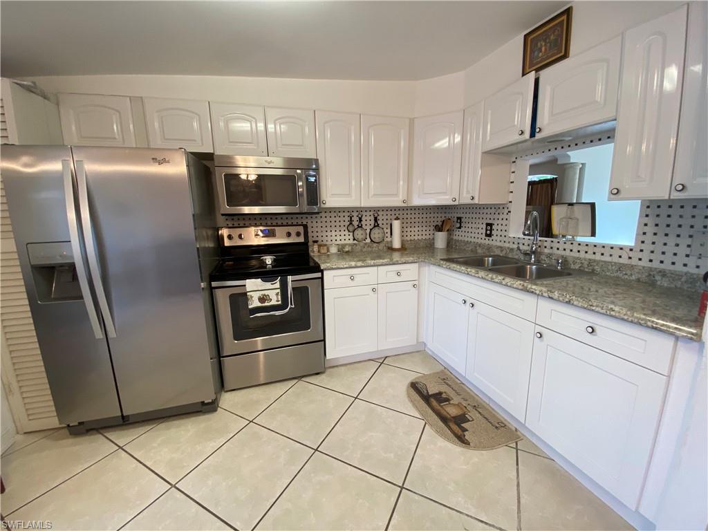 NAPLES MANOR - Residential