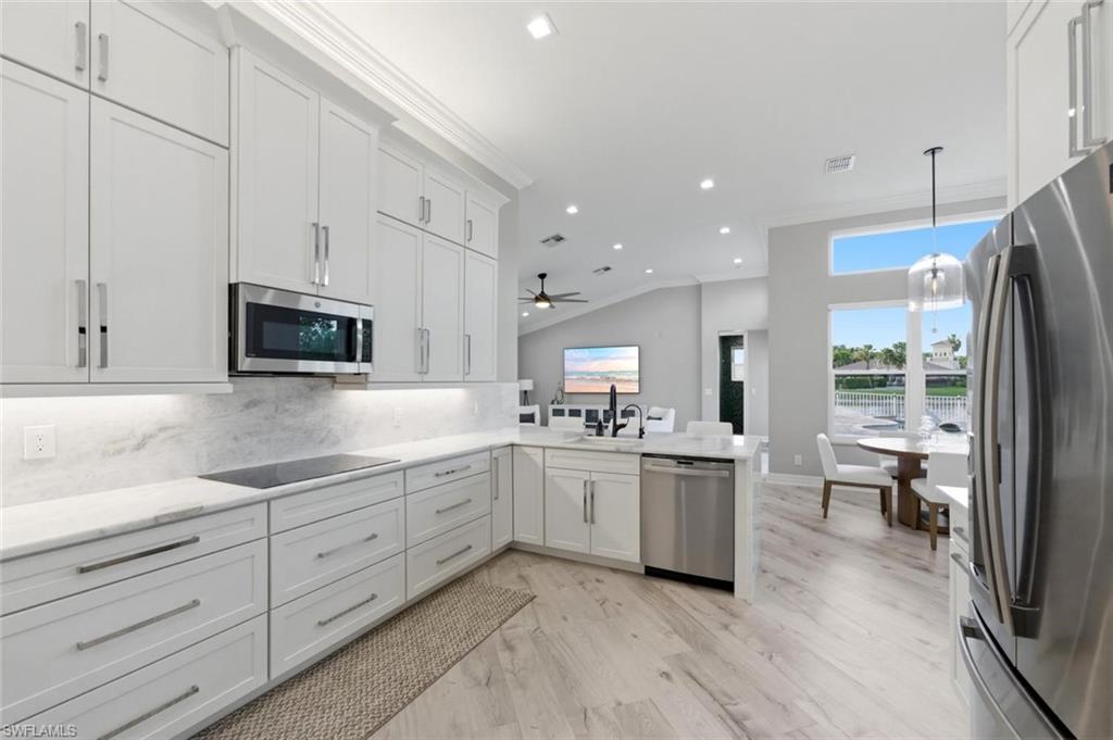 SATURNIA LAKES - Residential