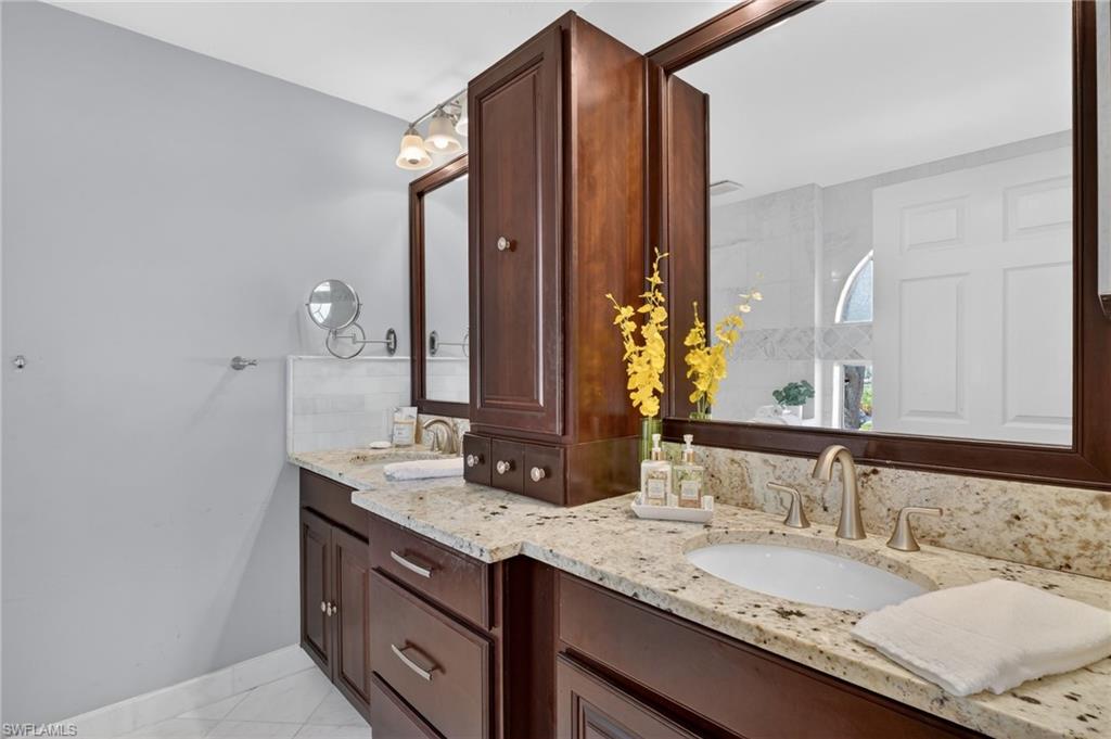 LAKESIDE GARDENS - Residential