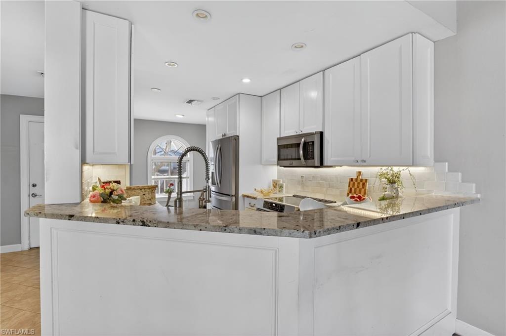 LAKESIDE GARDENS - Residential