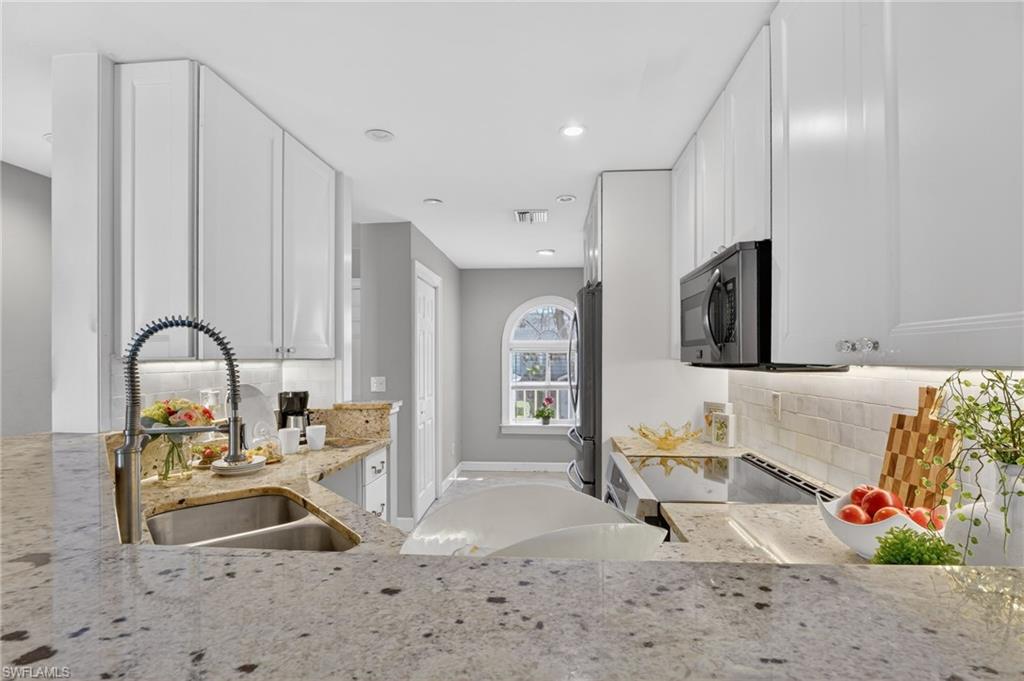 LAKESIDE GARDENS - Residential