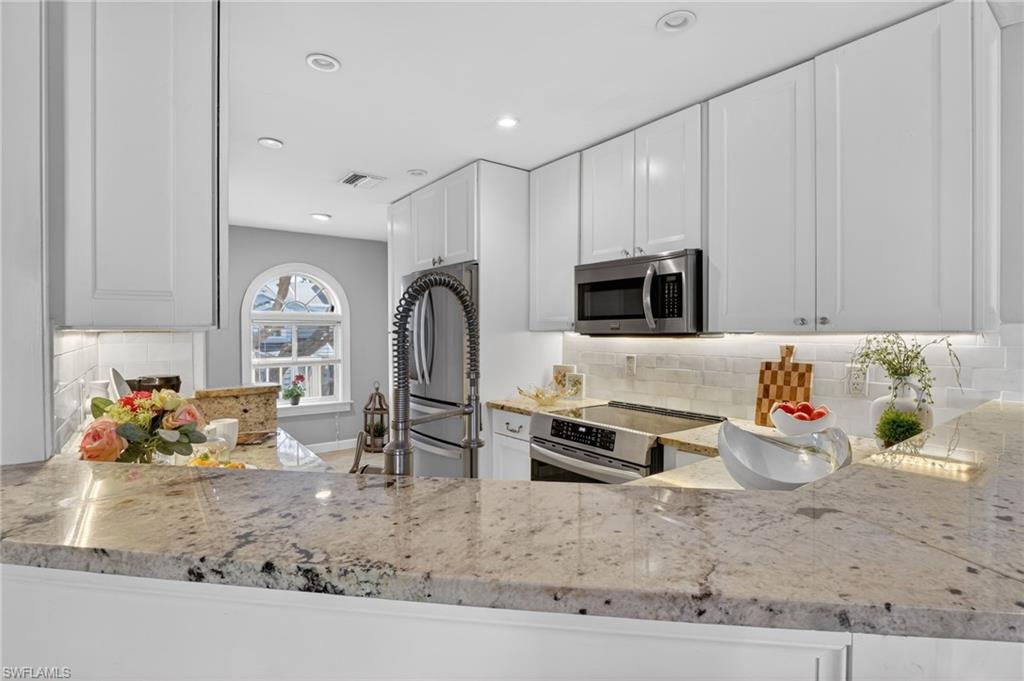 LAKESIDE GARDENS - Residential