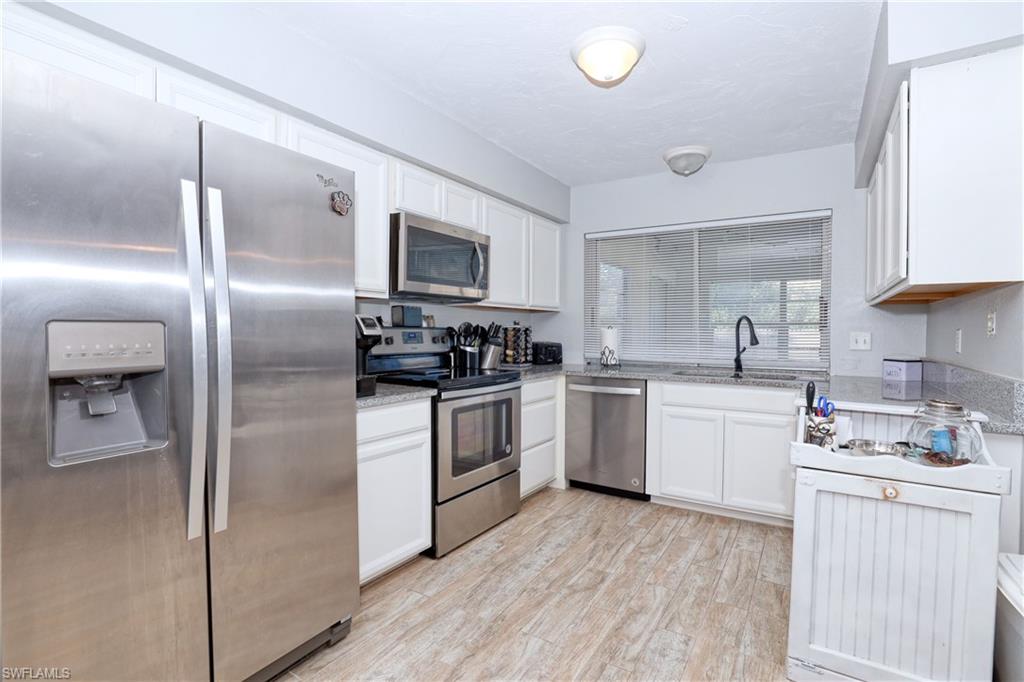 SAN CARLOS PARK - Residential