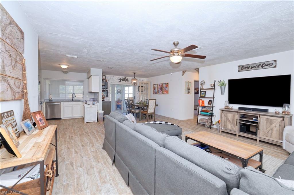 SAN CARLOS PARK - Residential