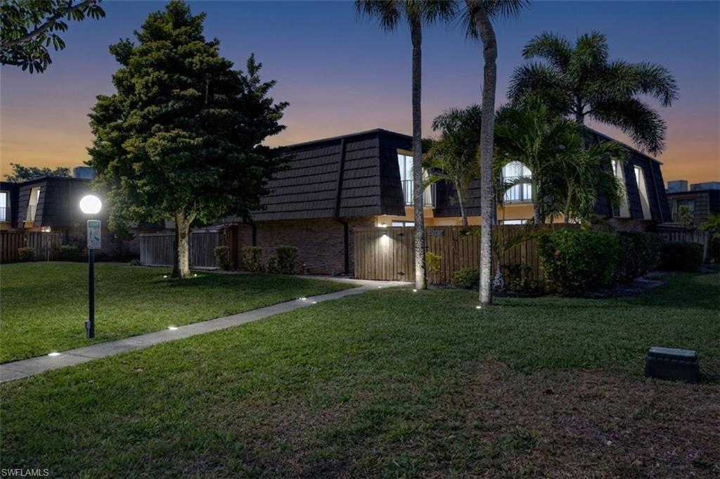 PARKWOODS TOWNHOUSE COMMUNITY - Residential