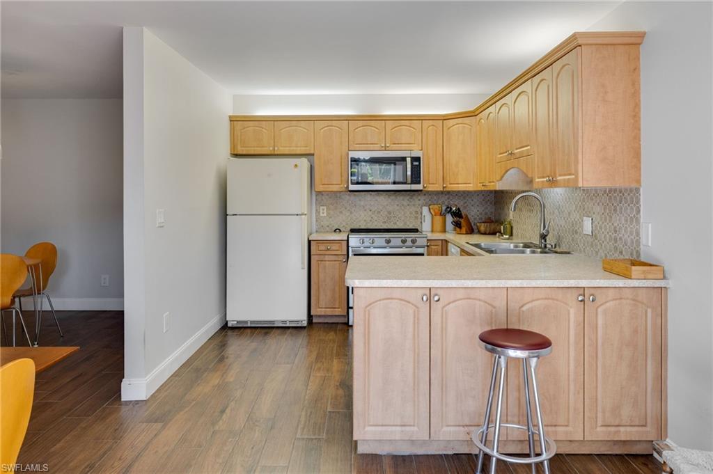 PARKWOODS TOWNHOUSE COMMUNITY - Residential