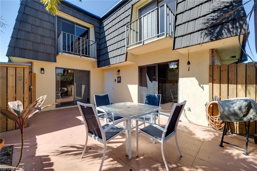 PARKWOODS TOWNHOUSE COMMUNITY - Residential