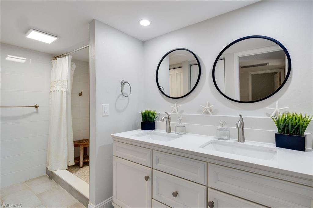 PARKWOODS TOWNHOUSE COMMUNITY - Residential