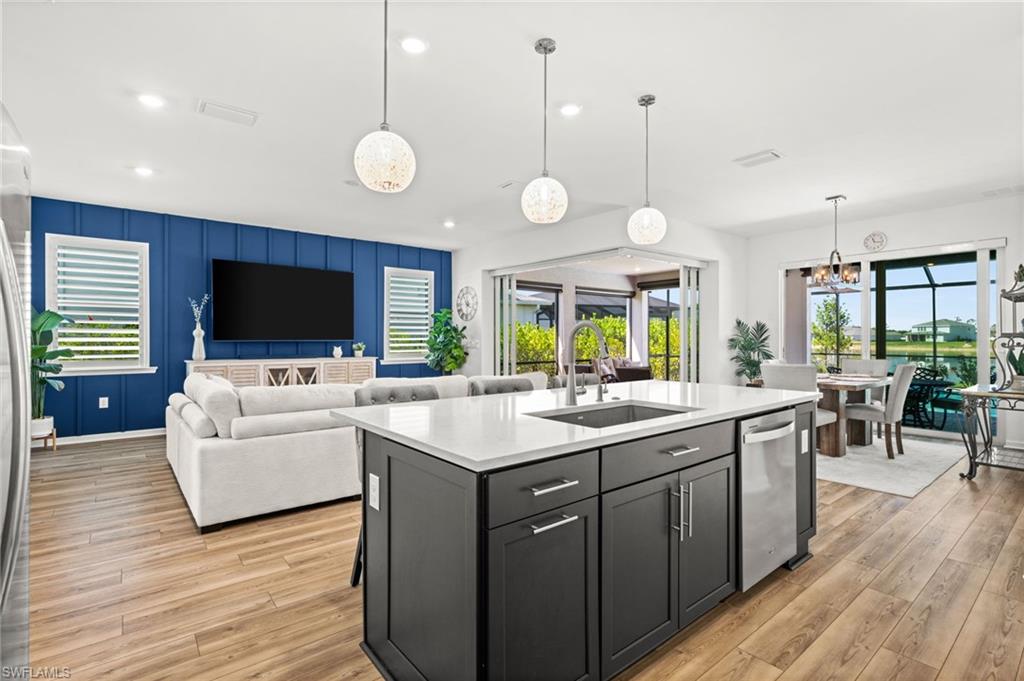 NORTHRIDGE - Residential