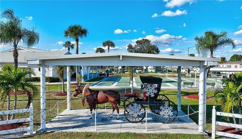 CARRIAGE VILLAGE - Land