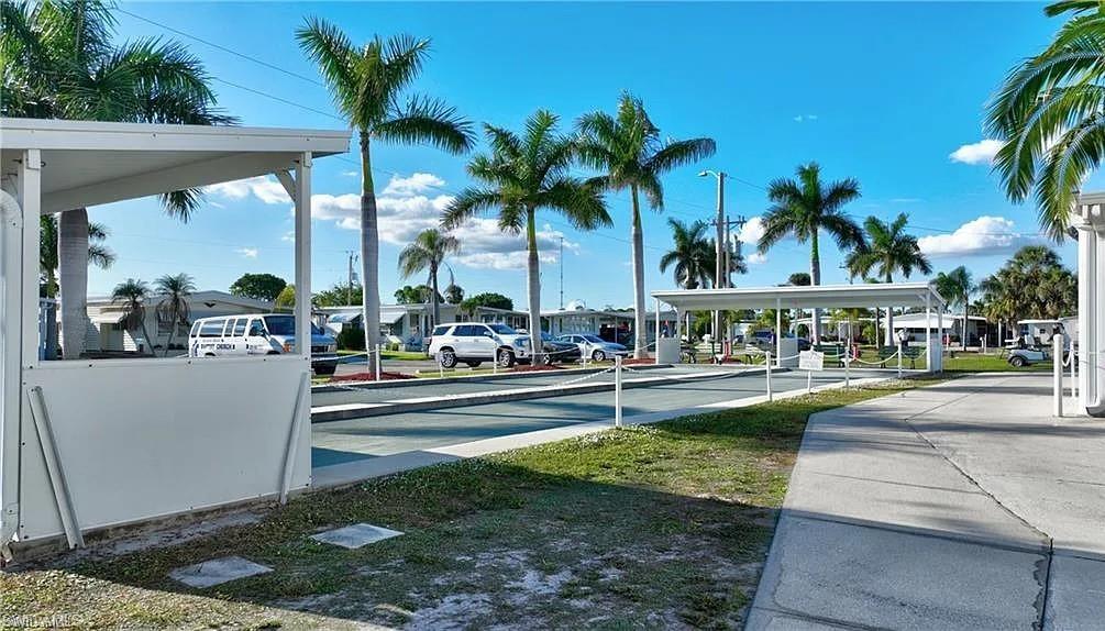 CARRIAGE VILLAGE - Land