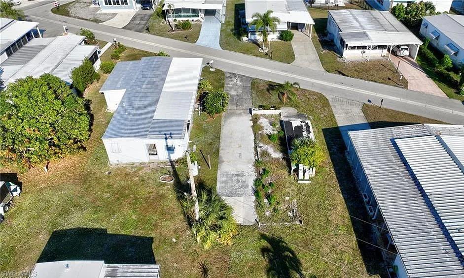 CARRIAGE VILLAGE - Land