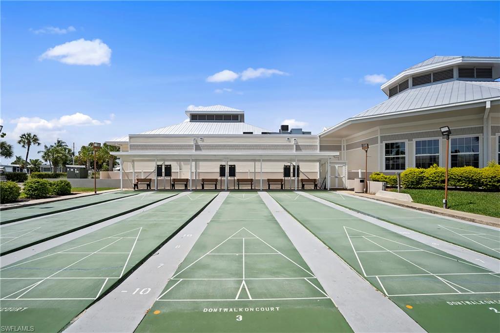 SIX LAKES COUNTRY CLUB - Residential