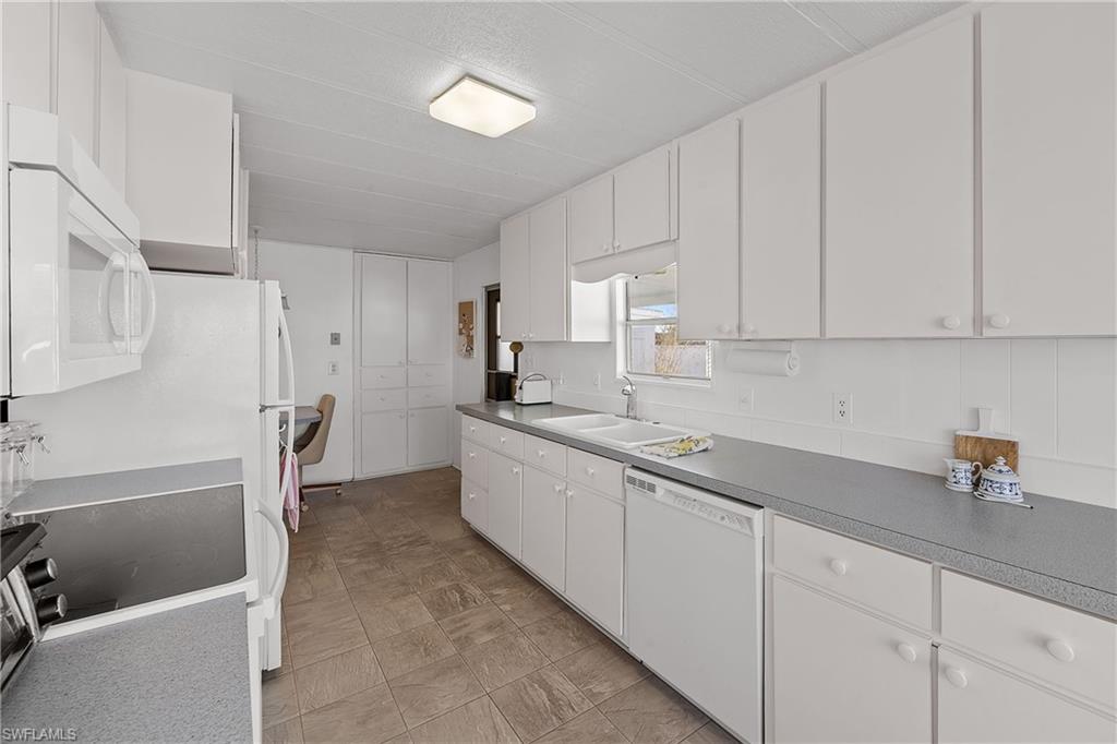 SIX LAKES COUNTRY CLUB - Residential