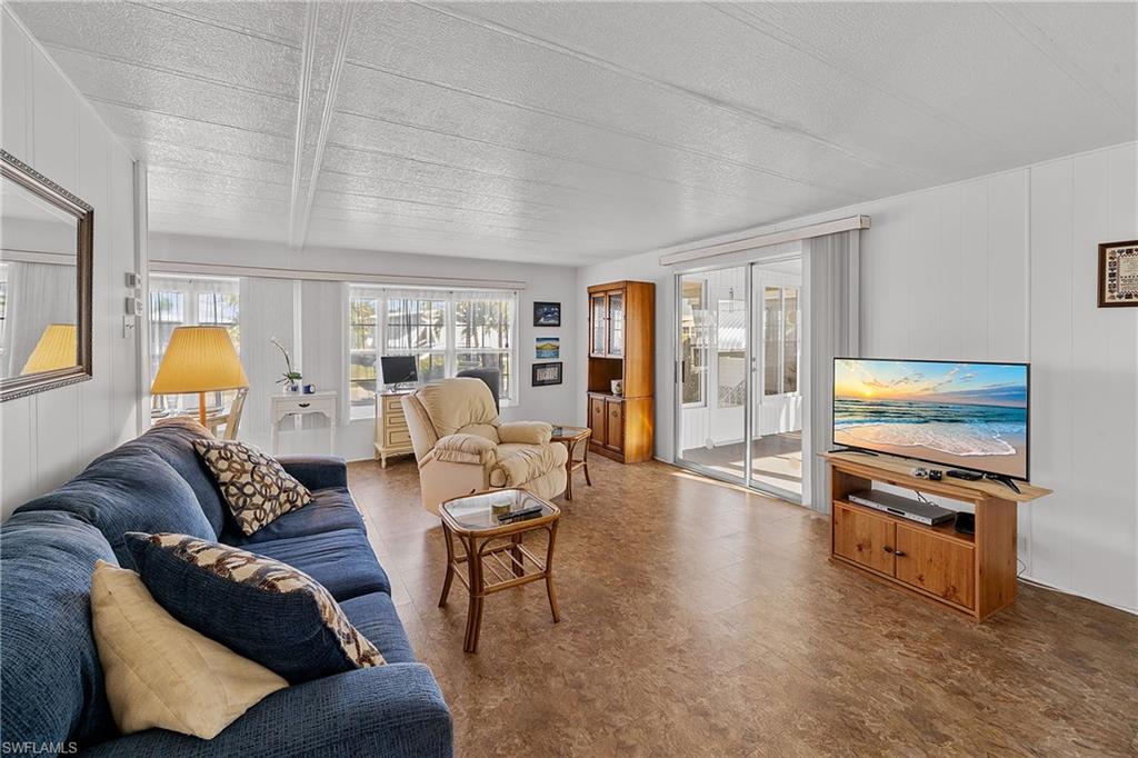 SIX LAKES COUNTRY CLUB - Residential