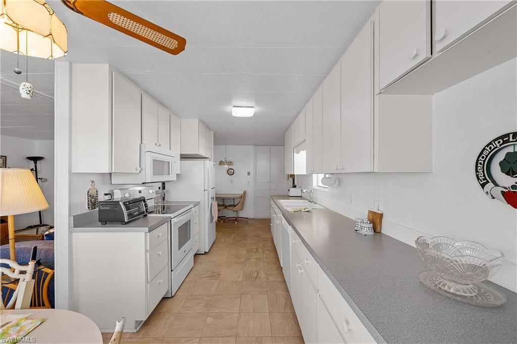 SIX LAKES COUNTRY CLUB - Residential