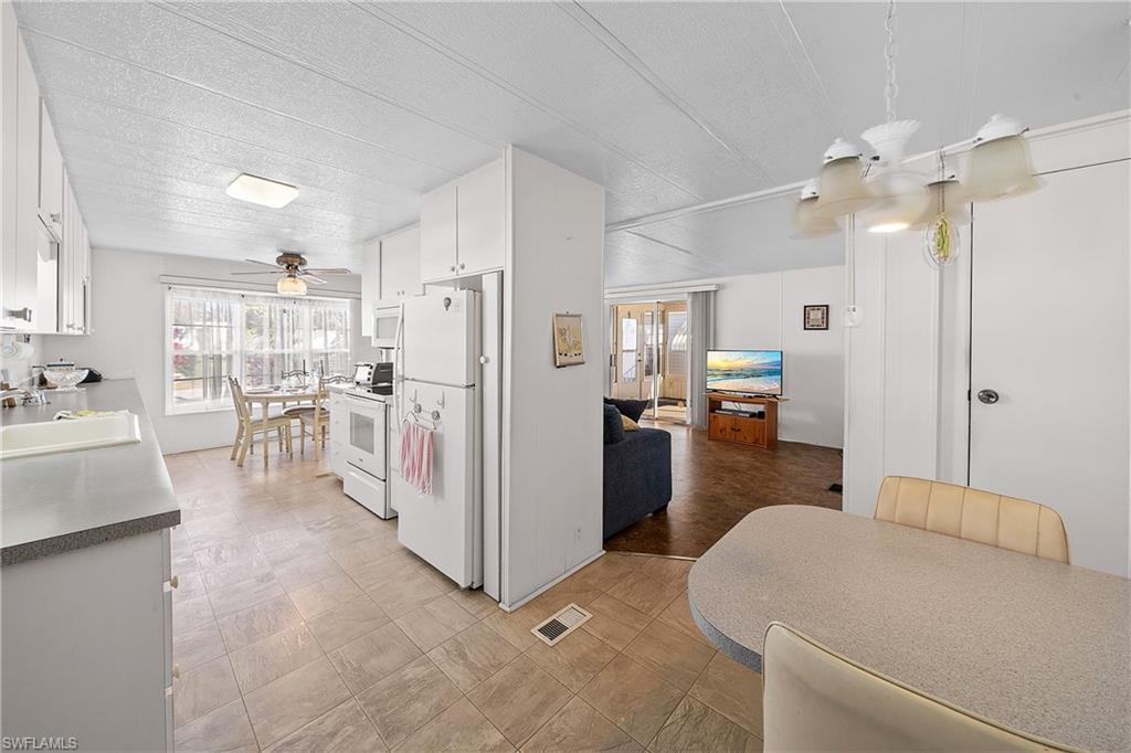 SIX LAKES COUNTRY CLUB - Residential