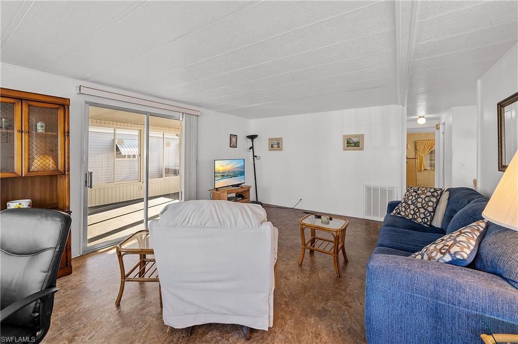 SIX LAKES COUNTRY CLUB - Residential