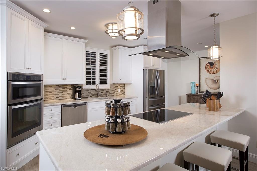 ROYAL MARCO POINT - Residential