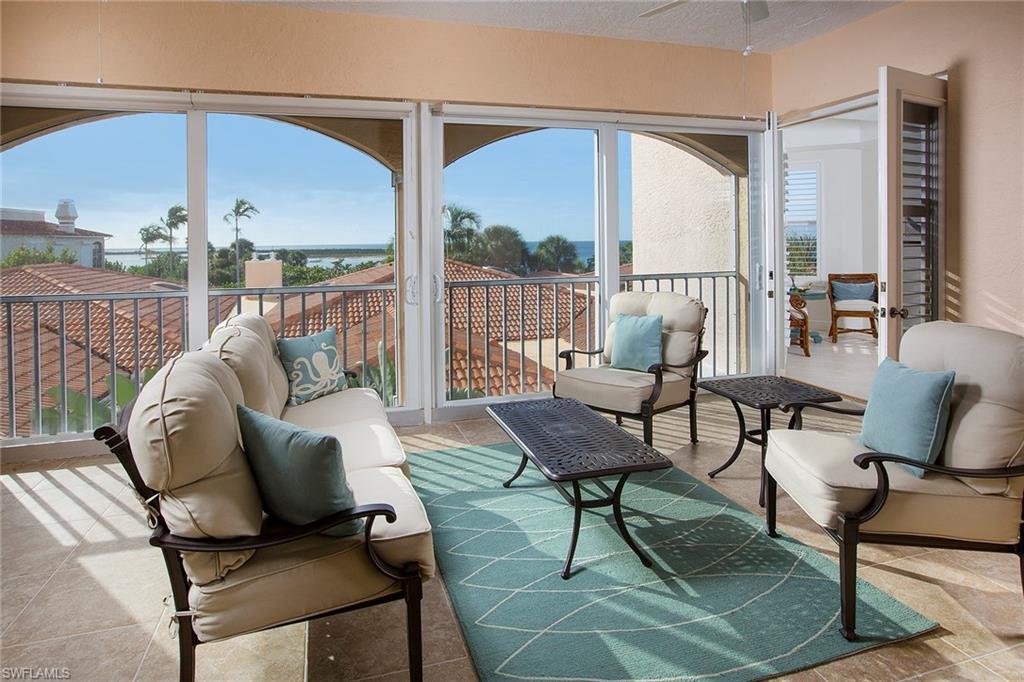 ROYAL MARCO POINT - Residential