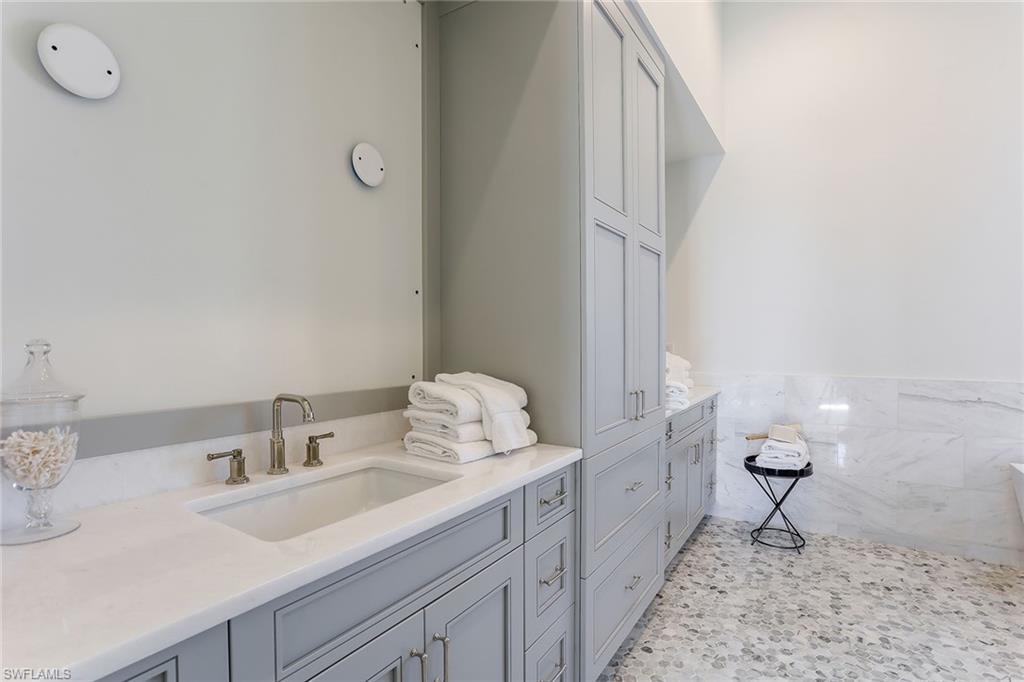 MARCO BEACH - Residential