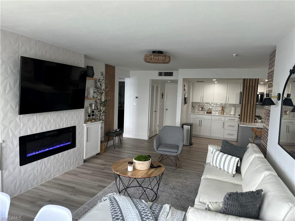 RIVERSIDE CLUB - Residential Lease