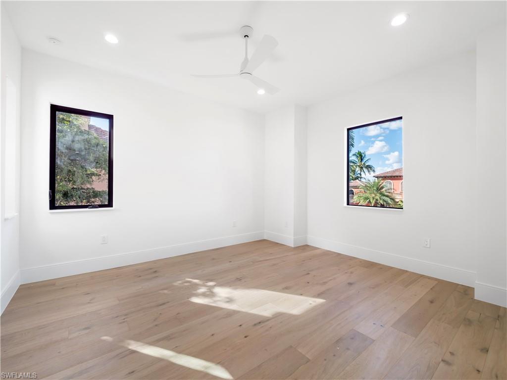 TOWN AND RIVER - Residential